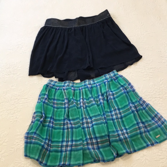Hollister Dresses & Skirts - Bundle of two cute Hollister skirts size small